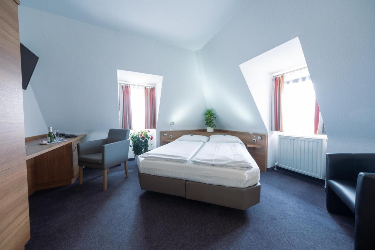 Hotel Bär Sinsheim Exteriör bild