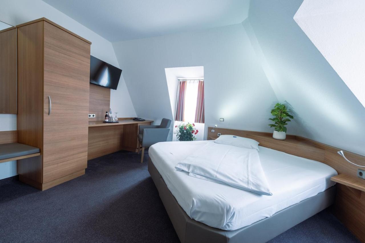 Hotel Bär Sinsheim Exteriör bild